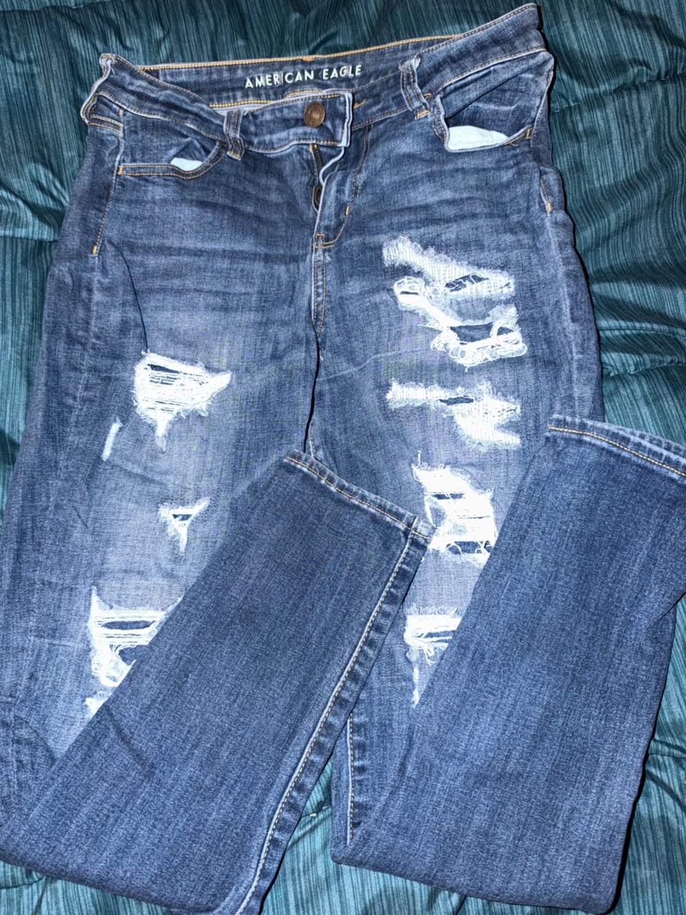 Women’s American Eagle Distressed Jeans